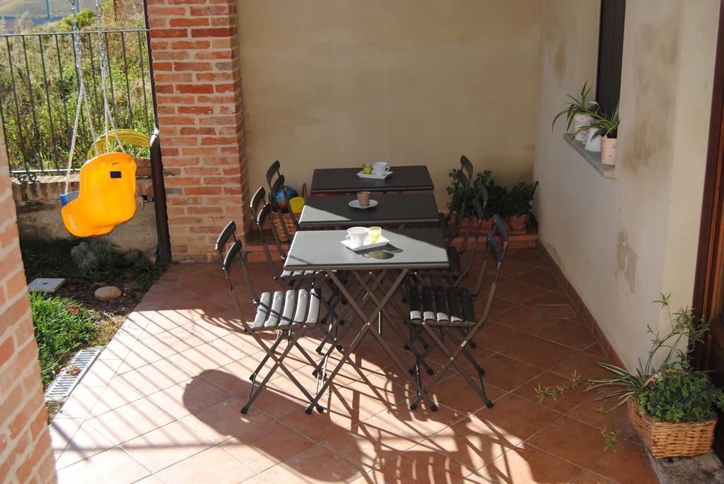 Agriturismo I Grappoli 塞拉伦加·达尔巴 外观 照片
