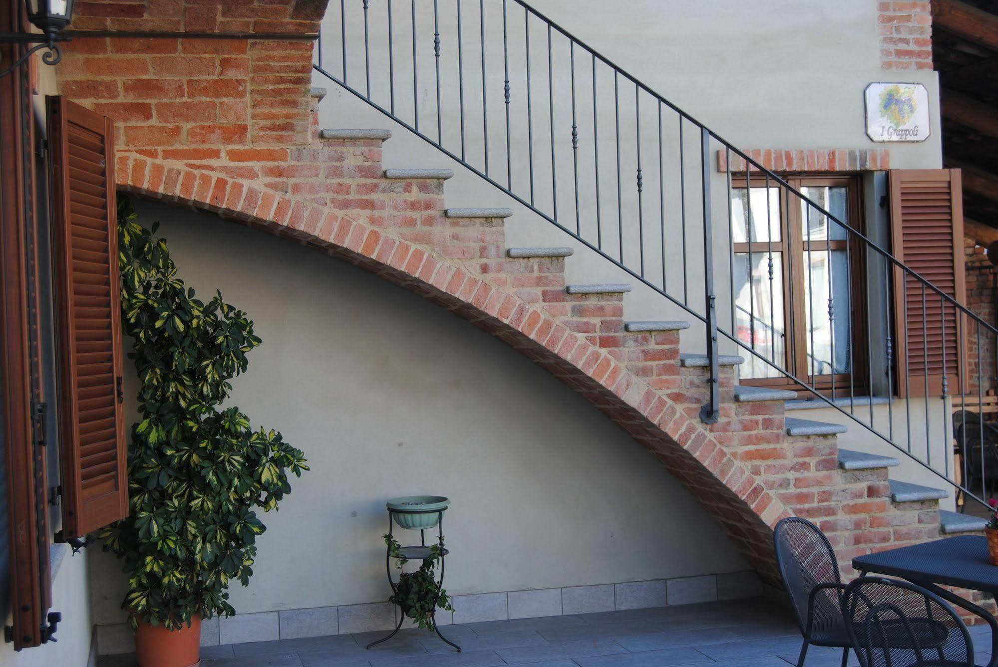 Agriturismo I Grappoli 塞拉伦加·达尔巴 外观 照片