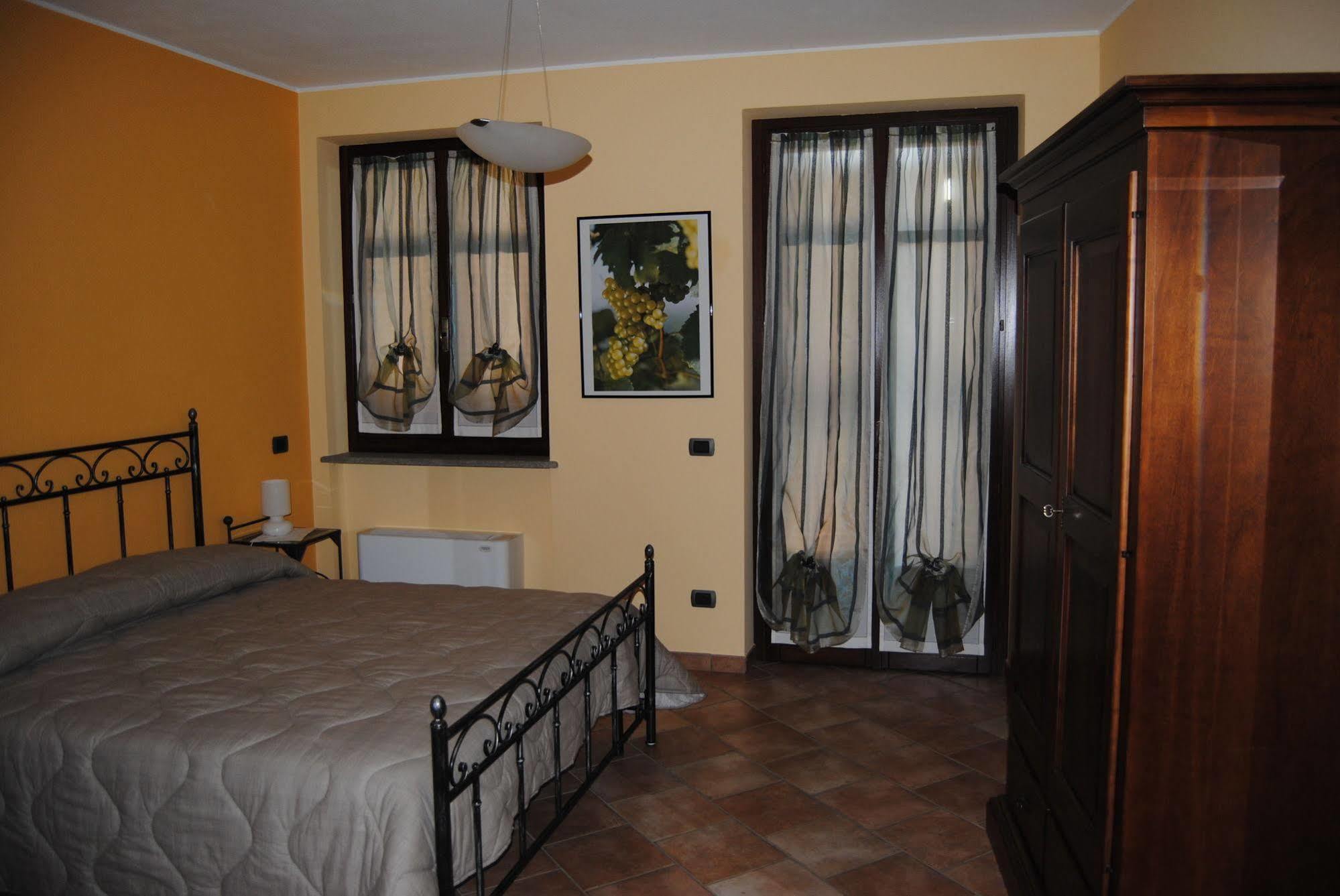 Agriturismo I Grappoli 塞拉伦加·达尔巴 外观 照片