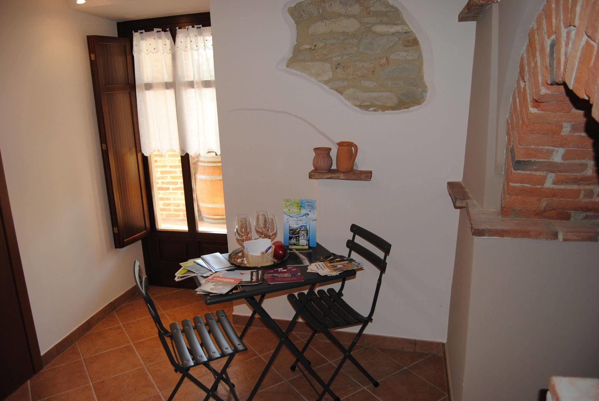 Agriturismo I Grappoli 塞拉伦加·达尔巴 外观 照片