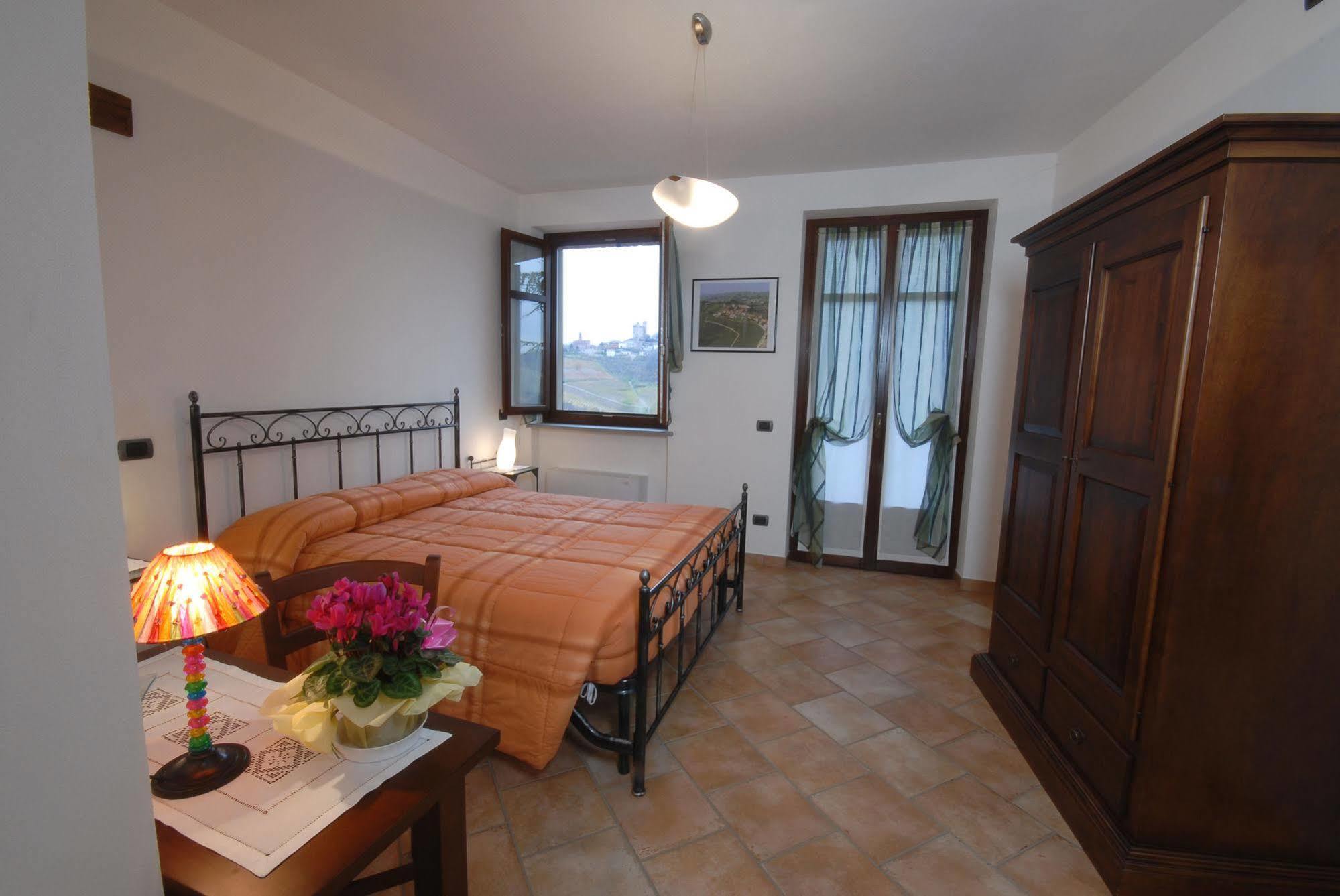 Agriturismo I Grappoli 塞拉伦加·达尔巴 外观 照片