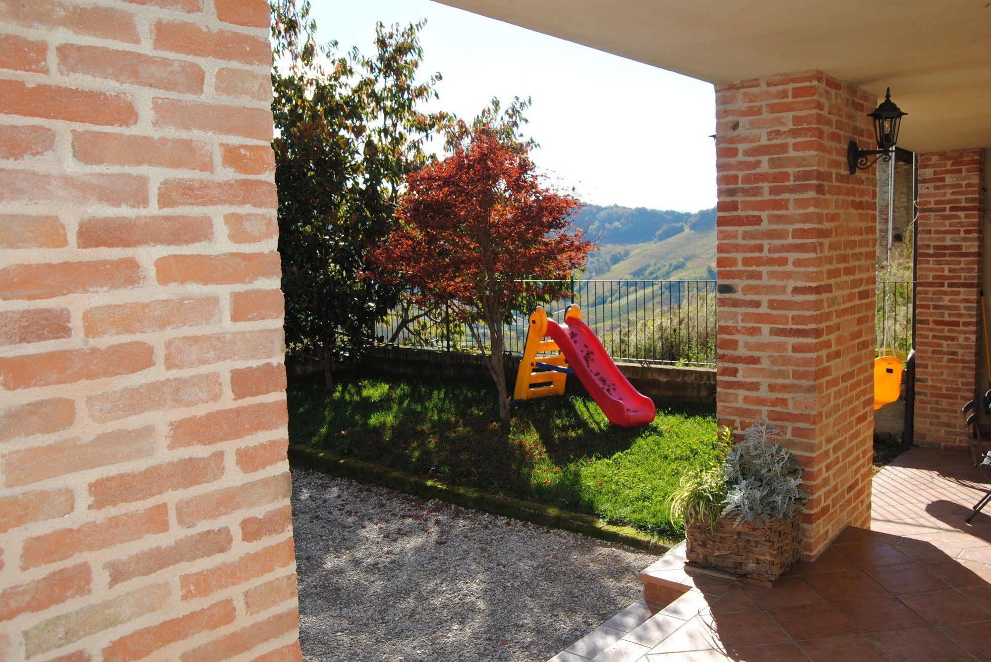 Agriturismo I Grappoli 塞拉伦加·达尔巴 外观 照片